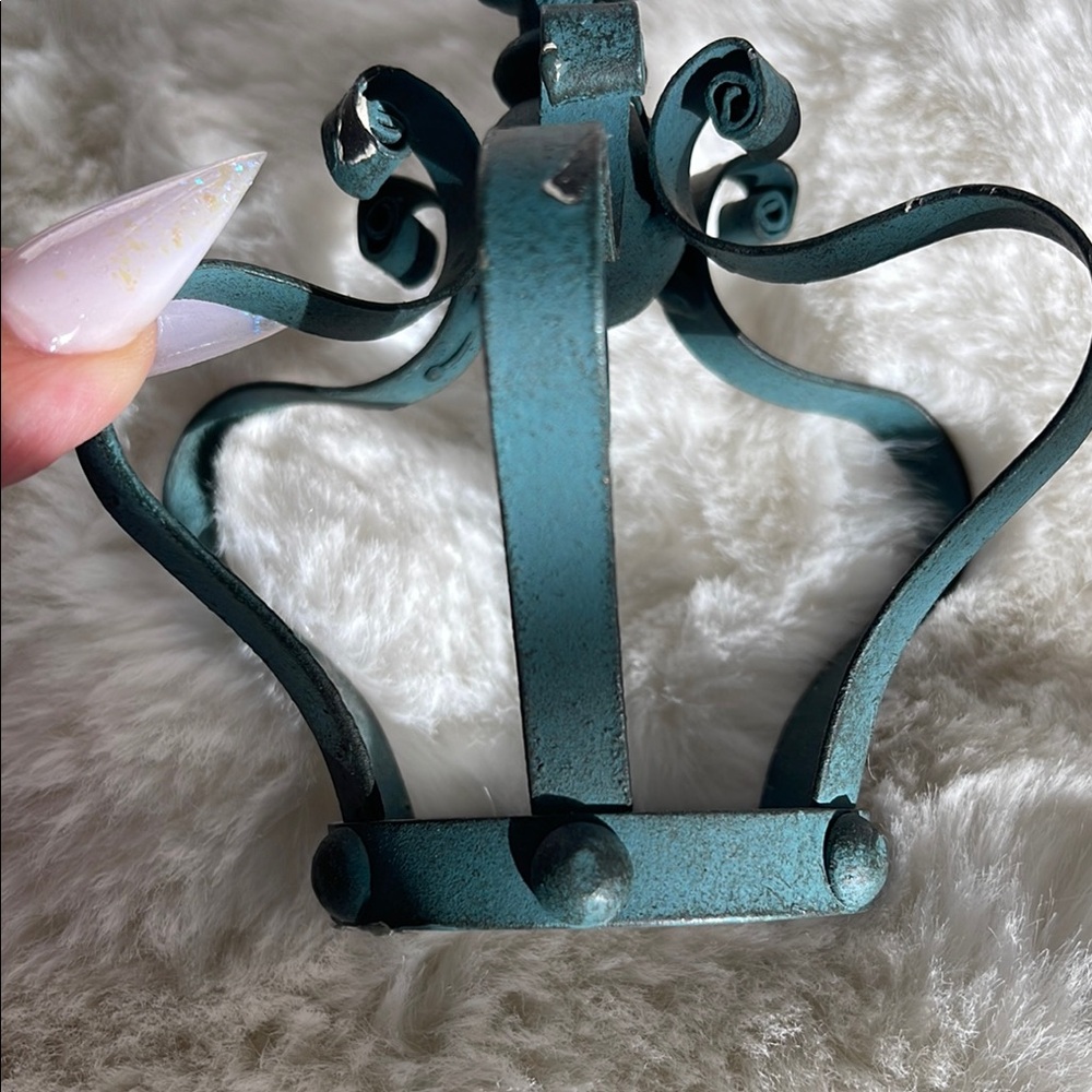 Rustic Blue Crown Decor - Picture 12 of 13